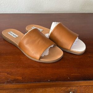 NWT!! Steve Madden Slide. women’s size 8.5. cognac/tan color. Kailey style